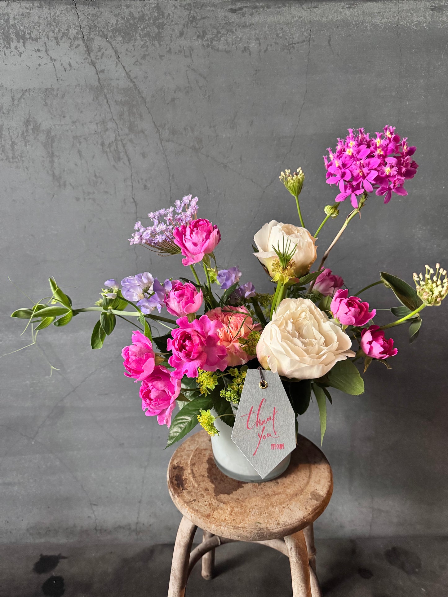 アコルのMother's Day arrangement【S】＜4/30(木)までのお届け＞