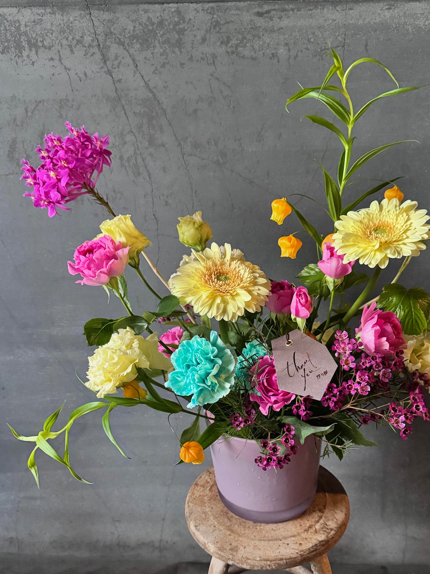 アコルのMother's Day arrangement【M】＜5/11(月)〜5/31(日)までのお届け＞