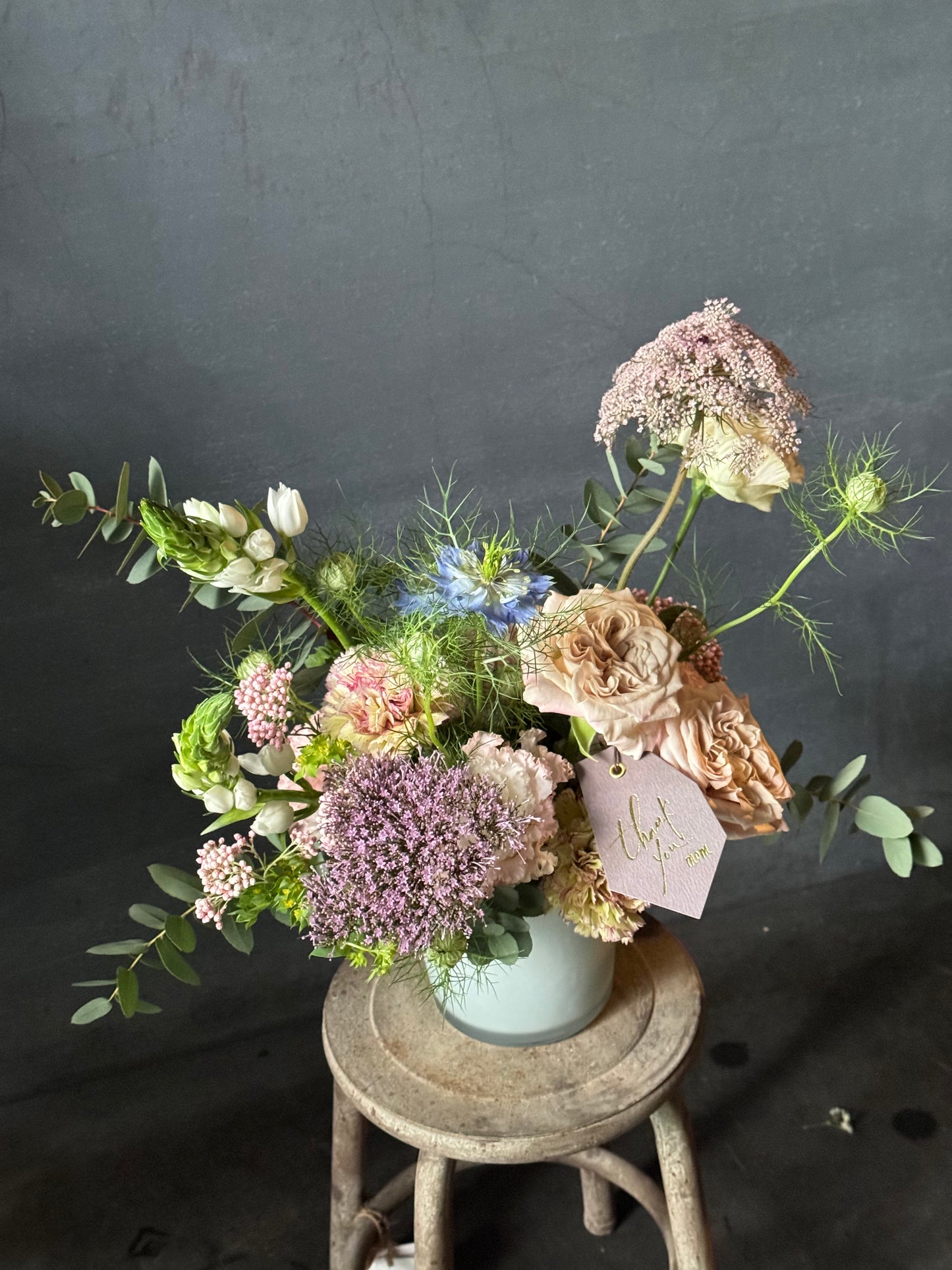 アコルのMother's Day arrangement【M】＜5/11(月)〜5/31(日)までのお届け＞